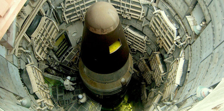 العقيدة النووية الأمريكية الجديدة وأبعادها في العلاقات الدولية